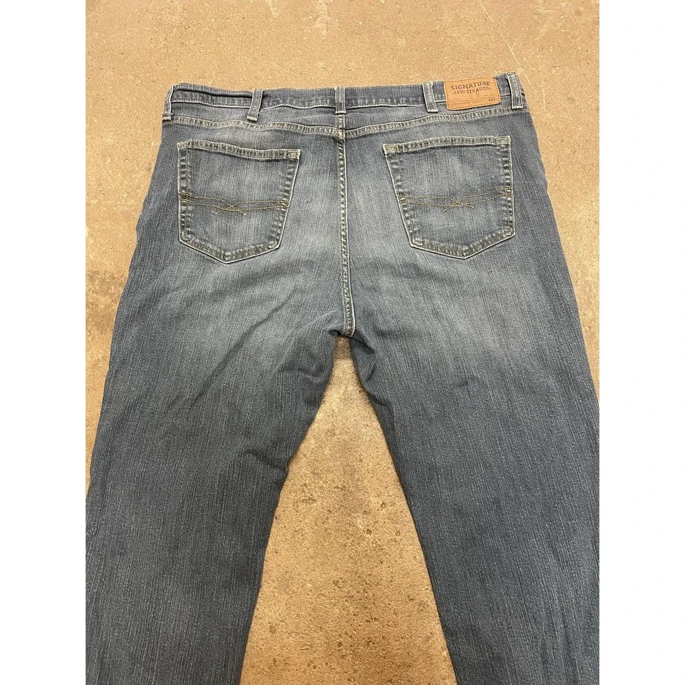 Signature By Levi Strauss Jeans Mens 42x30 Athletic Straight Leg Zip Fly Stretch